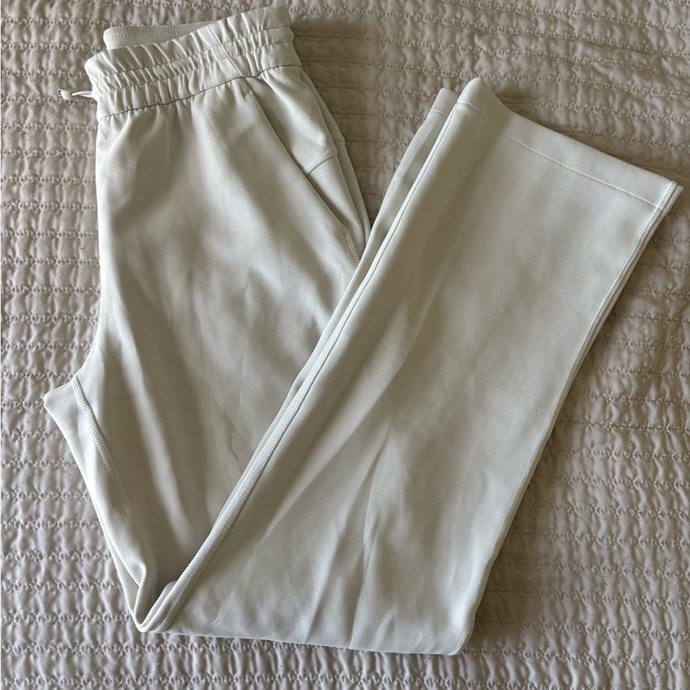 Softstreme High-Rise Pant
Regular